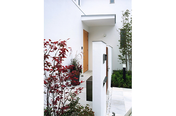 日根野の家ー白い壁ーやさしい漆喰の「潔い白」
