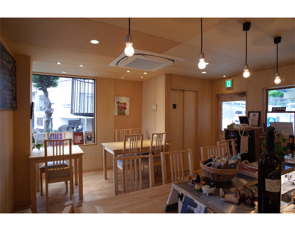 Cafe & Bar  Kamaneko（カフェ＆バー　かまねこ）